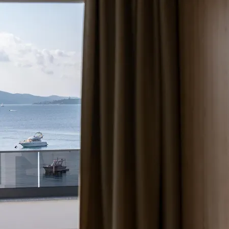 Alojamento de Acomodação e Pequeno-almoço Fortis 4*